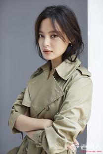 何捿个人资料,才华横溢的青年才俊，多领域成就斐然