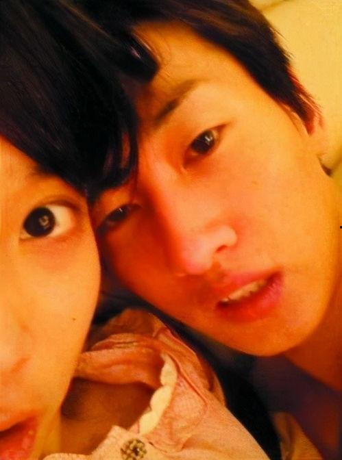 iu和银赫的照片,展现明星间的深厚友谊与默契瞬间”